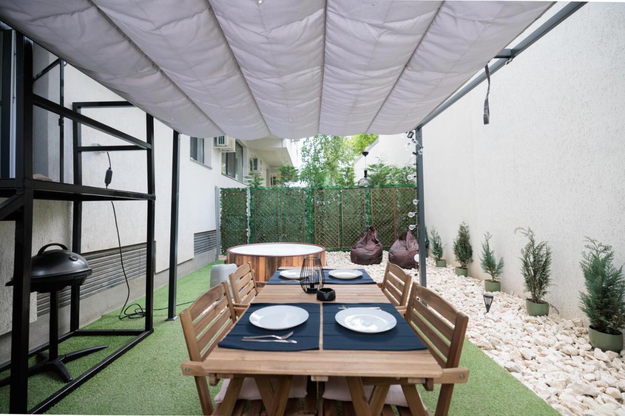 Апартаменты Downtown Hidden Garden With Jacuzzi In Бухарест Экстерьер фото