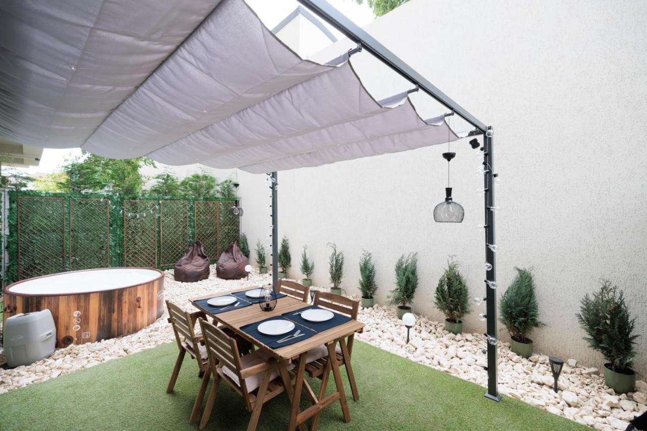 Апартаменты Downtown Hidden Garden With Jacuzzi In Бухарест Экстерьер фото