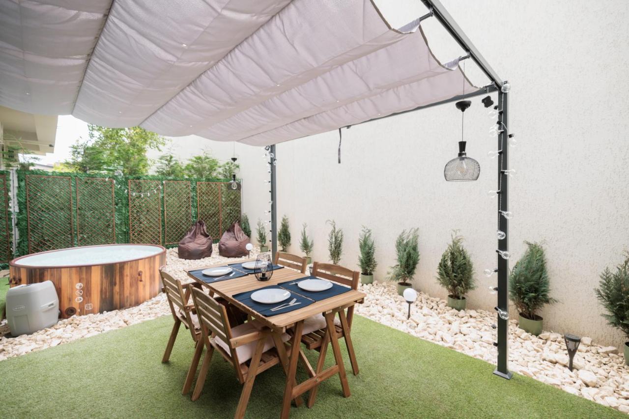Апартаменты Downtown Hidden Garden With Jacuzzi In Бухарест Экстерьер фото