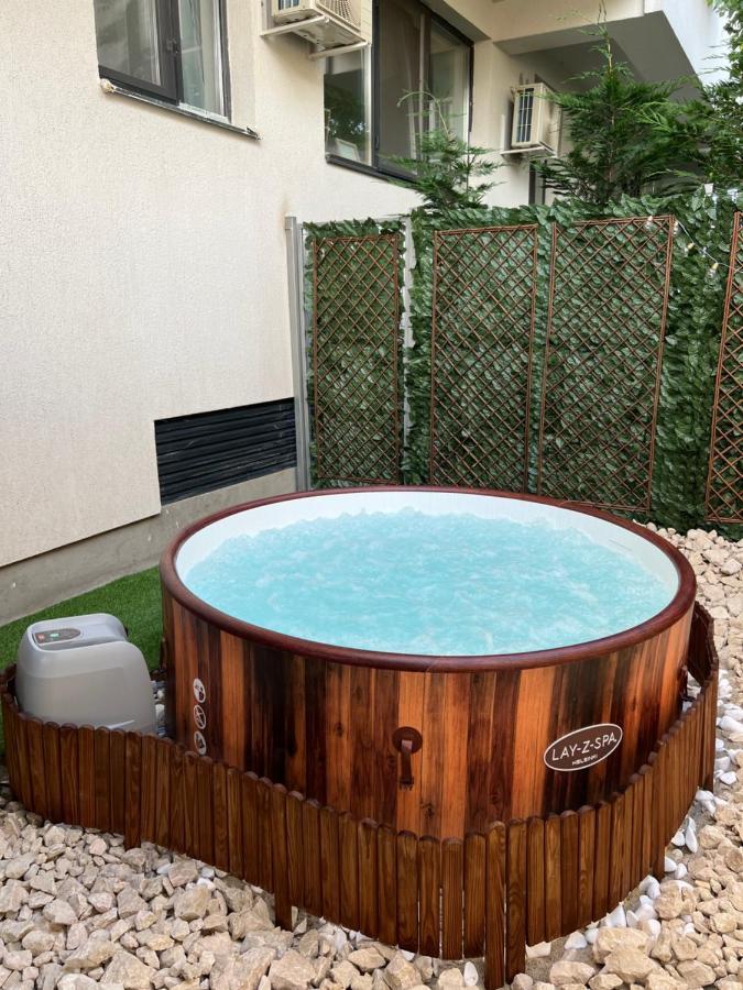 Апартаменты Downtown Hidden Garden With Jacuzzi In Бухарест Экстерьер фото