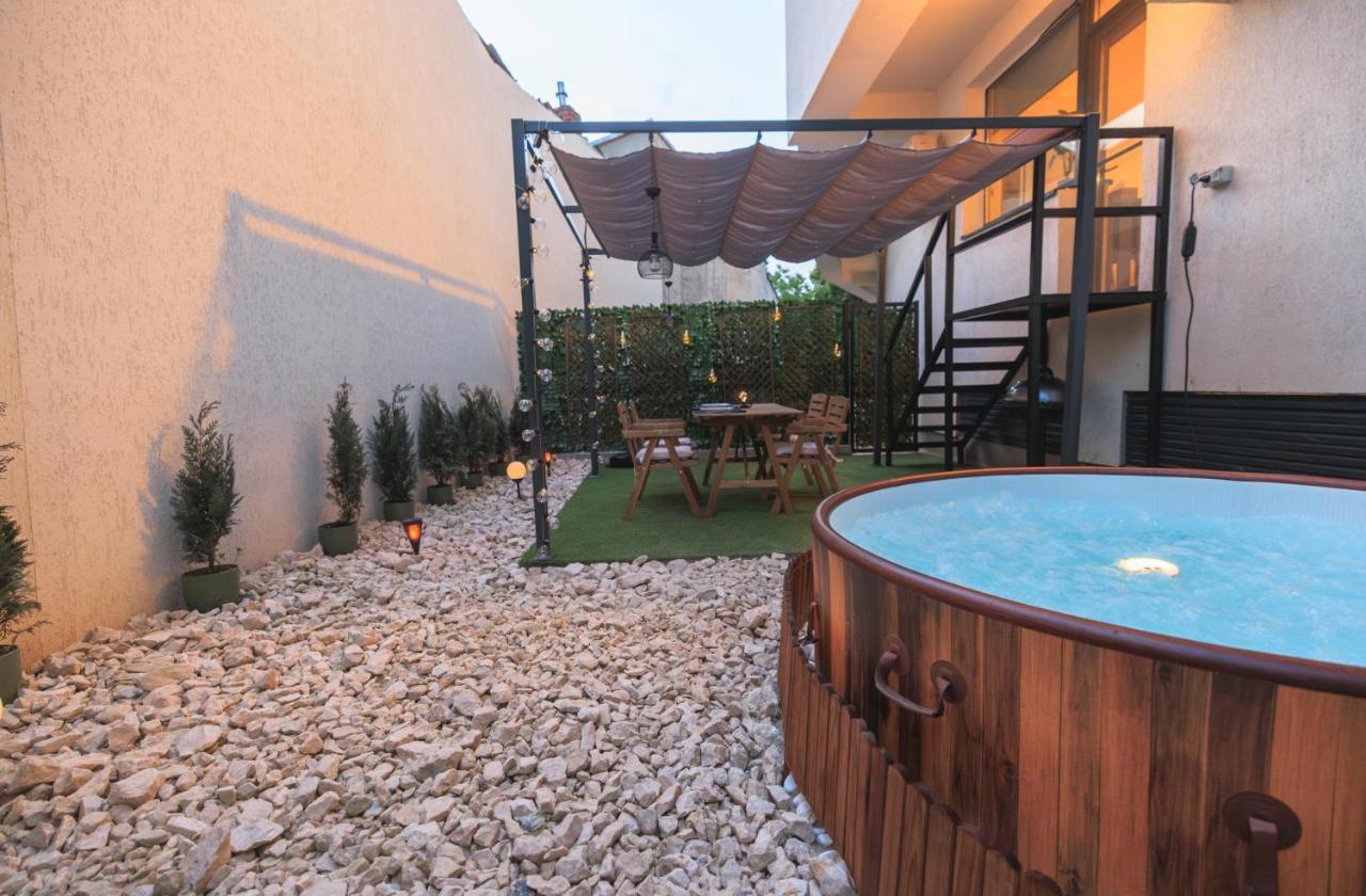 Апартаменты Downtown Hidden Garden With Jacuzzi In Бухарест Экстерьер фото
