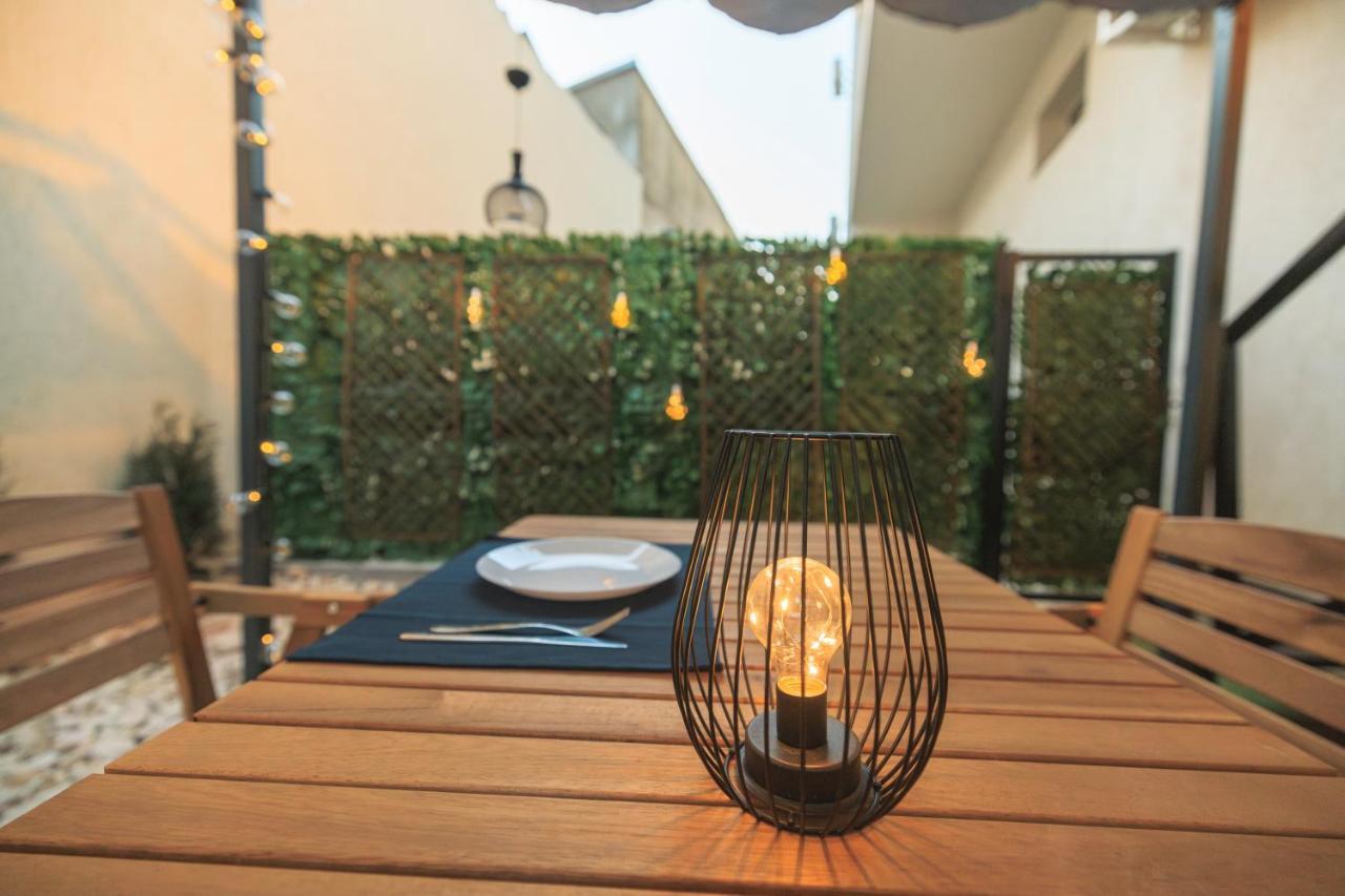 Апартаменты Downtown Hidden Garden With Jacuzzi In Бухарест Экстерьер фото