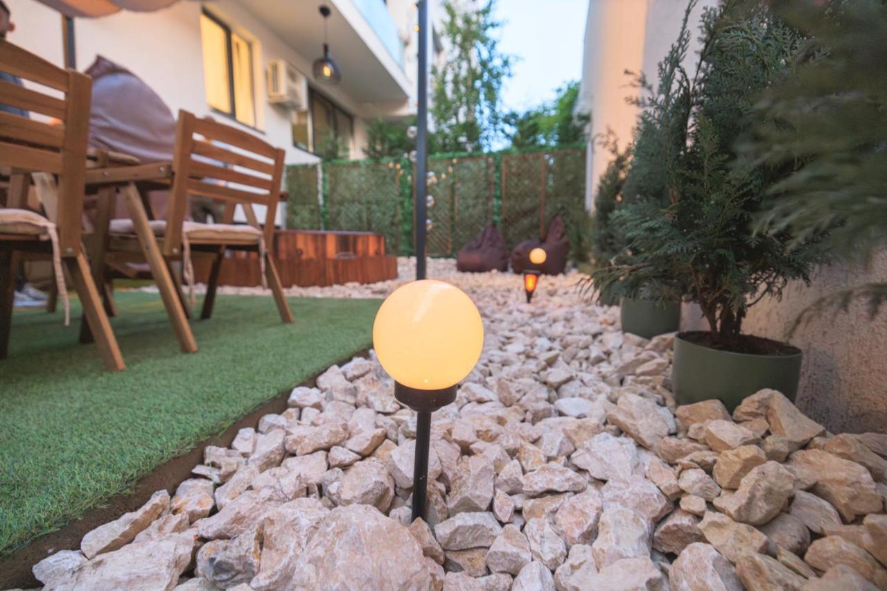 Апартаменты Downtown Hidden Garden With Jacuzzi In Бухарест Экстерьер фото