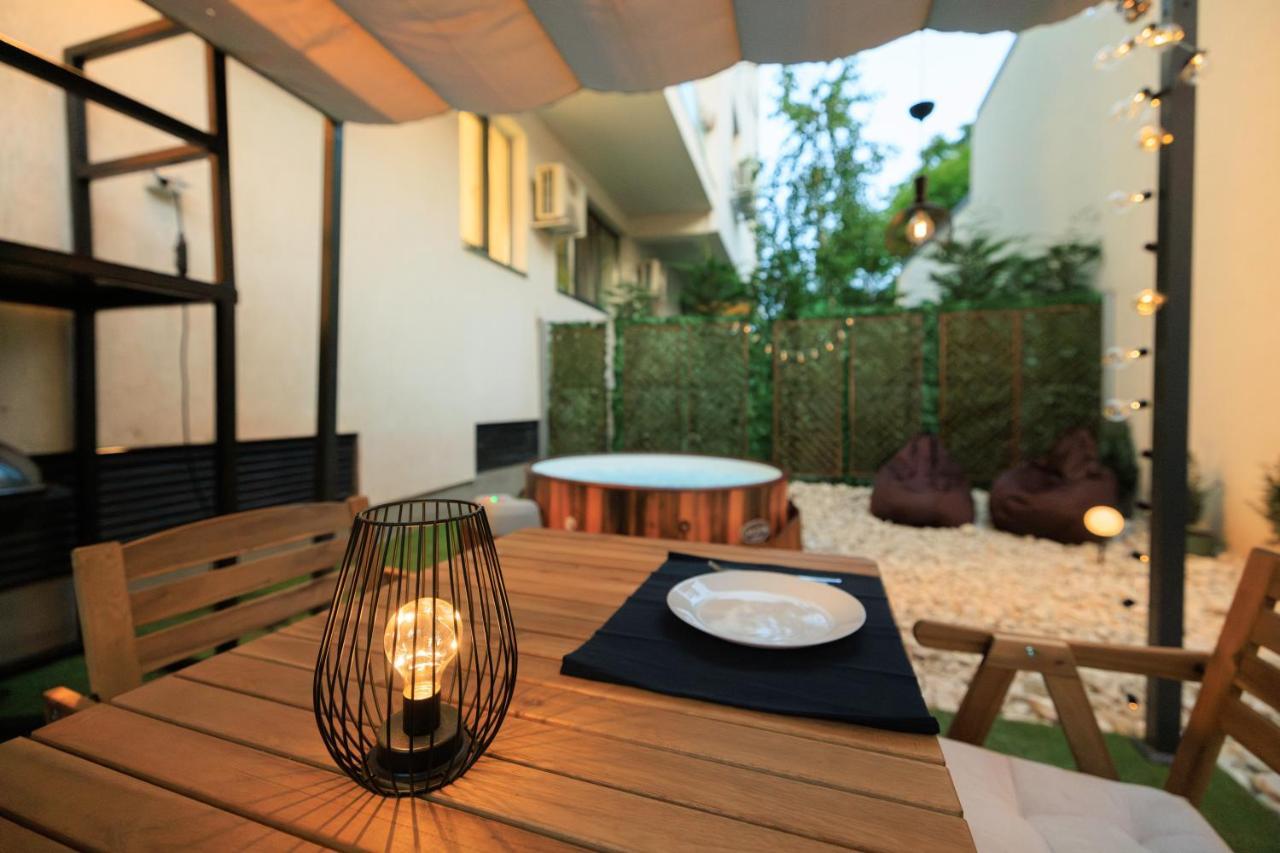 Апартаменты Downtown Hidden Garden With Jacuzzi In Бухарест Экстерьер фото