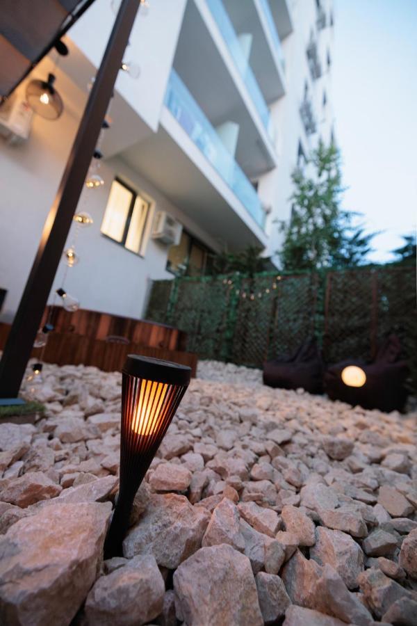 Апартаменты Downtown Hidden Garden With Jacuzzi In Бухарест Экстерьер фото